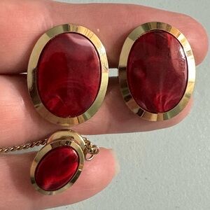VINTAGE ANSON GOLD TONE RED MARBLEIZED STONE CUFFLINKS AND TIE TACK SET